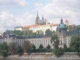 pohled na Pražský hrad z vltavského nábřeží