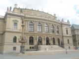 jedinečný koncertní sál Rudolfinum na Palachově náměstí