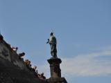 Jedna z nejznámějších soch na Karlově mostě - Sv. Jan Nepomucký